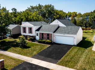 750 Hemlock Ln, Carol Stream, IL 60188