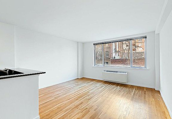 4th image of 160 W 22nd St APT 302