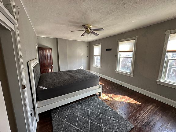3rd image of 744 W Washington St #2