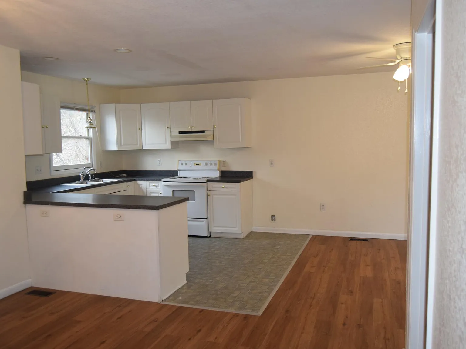 2 bed, 1652 sqft, $1,900 — Photo 2