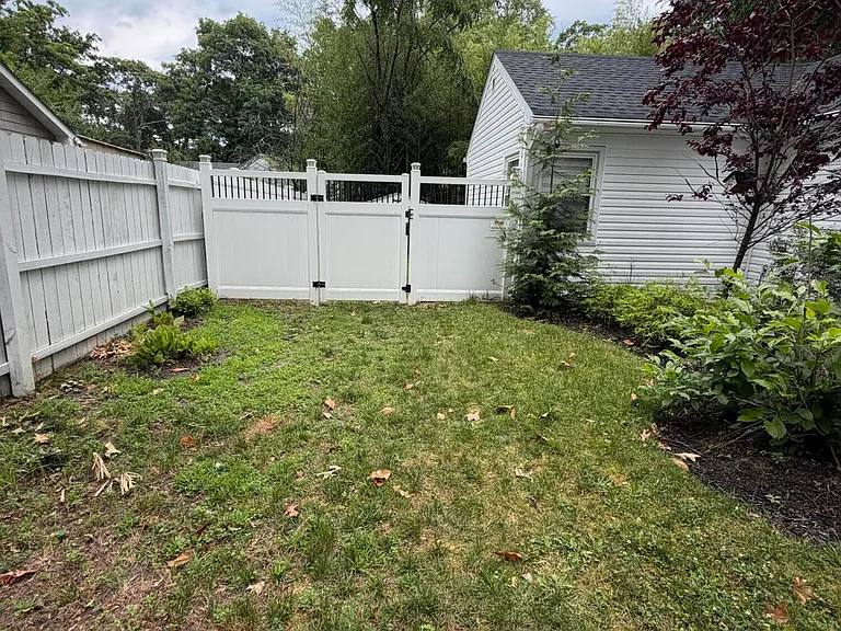 185 Elmwood Rd — Photo 12