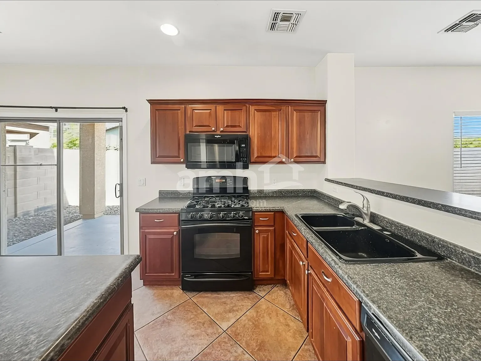 4 bed, 2.5 bath, 2388 sqft, $2,230 — Photo 4