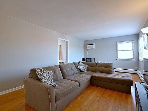 2nd image of 7310 N Harlem Ave APT 303