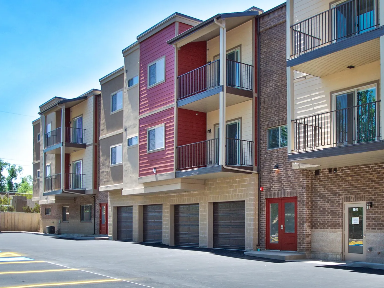 2 bed, 1000 sqft, $1,495 — Photo 2