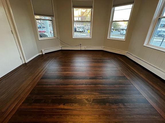 3rd image of 162 Holland St #1