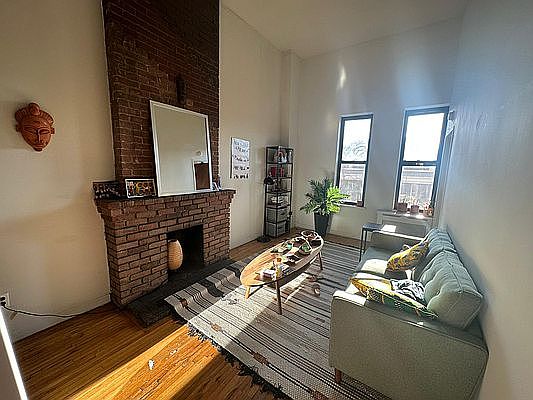 2nd image of 127 W 85th St APT 4A