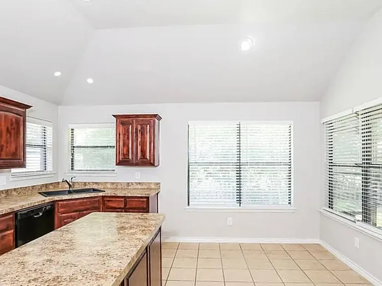 2213 Brandy Dr — Photo 6