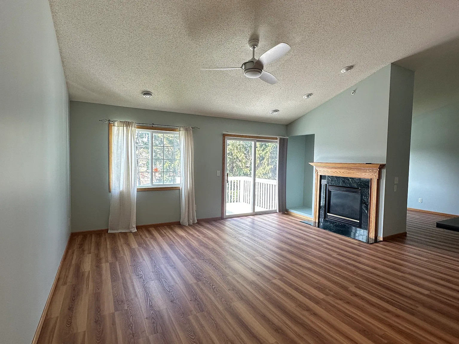 3 bed, 1635 sqft, $2,450 — Photo 2