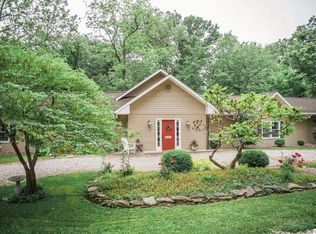 825 Ridgewood Dr, Quincy, IL 62301