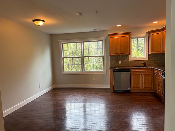 2nd image of 170 W Montauk Hwy #17