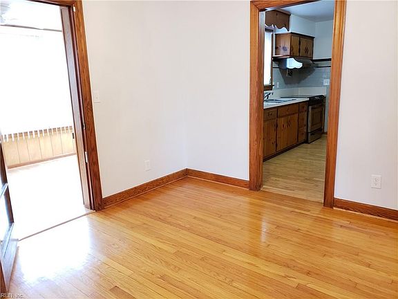 4th image of 637 Earl St
