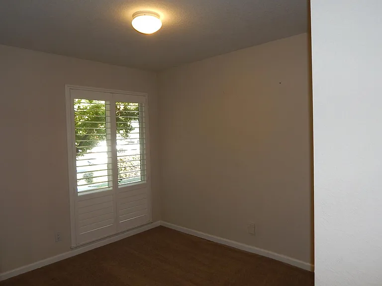 1209 Evans Ct — Photo 7
