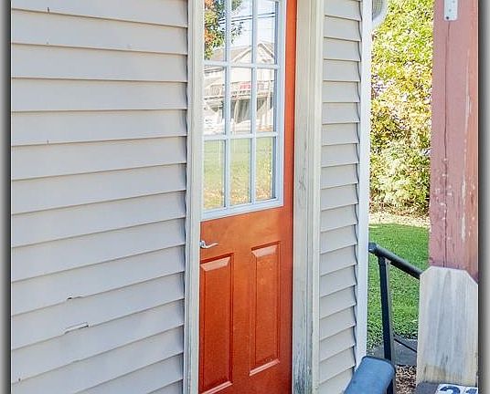 2nd image of 215 E Spring St