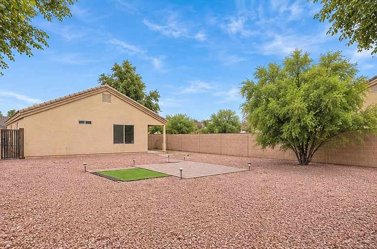 4 bed, 1521 sqft, $1,899 — Photo 2