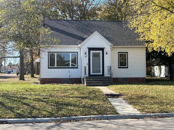 390 11th St, Dawson, MN 56232