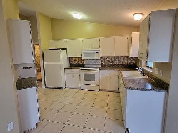 2nd image of 2749 N Canterbury Lake Dr