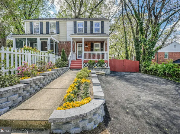 2705 Farmington Dr, Alexandria, VA 22303