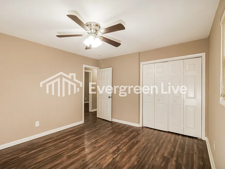 11301 Corrington Ave — Photo 8