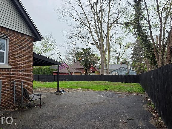 4th image of 16765 Blackstone St