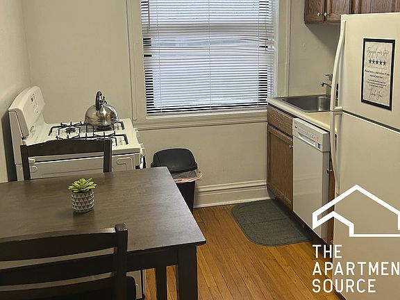 2nd image of 1911 W Larchmont Ave APT 3B