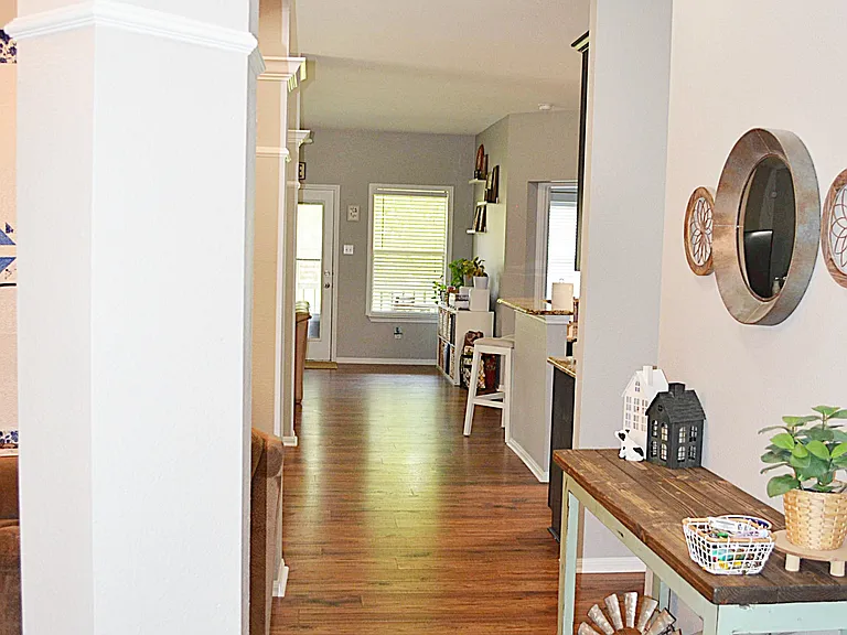 204 Crowfoot Dr — Photo 3
