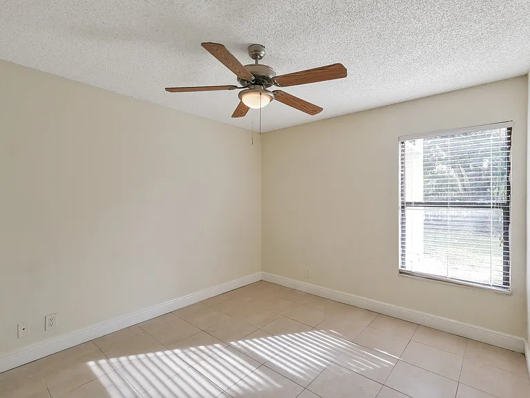 1440 Lake Crystal Dr #B — Photo 10