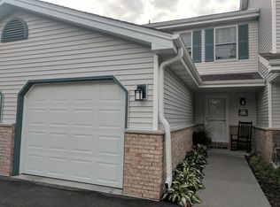 W63N220 Fairfield St, Cedarburg, WI 53012