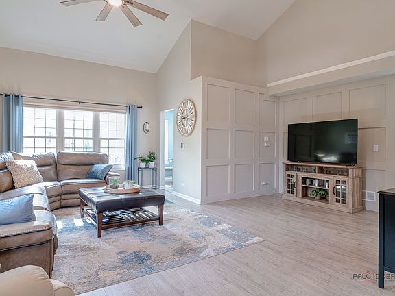 3rd image of 5791 Regency Ct