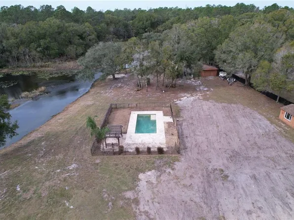 18904 Merry Ln, Lutz, FL 33548