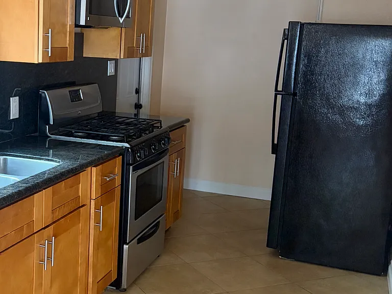 1308 N Hollywood Way — Photo 10