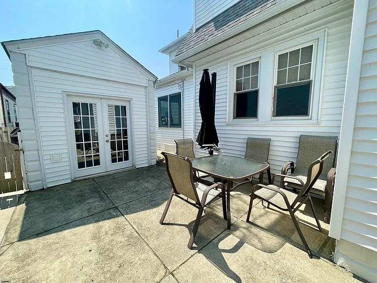 112 N Belmont Ave — Photo 24