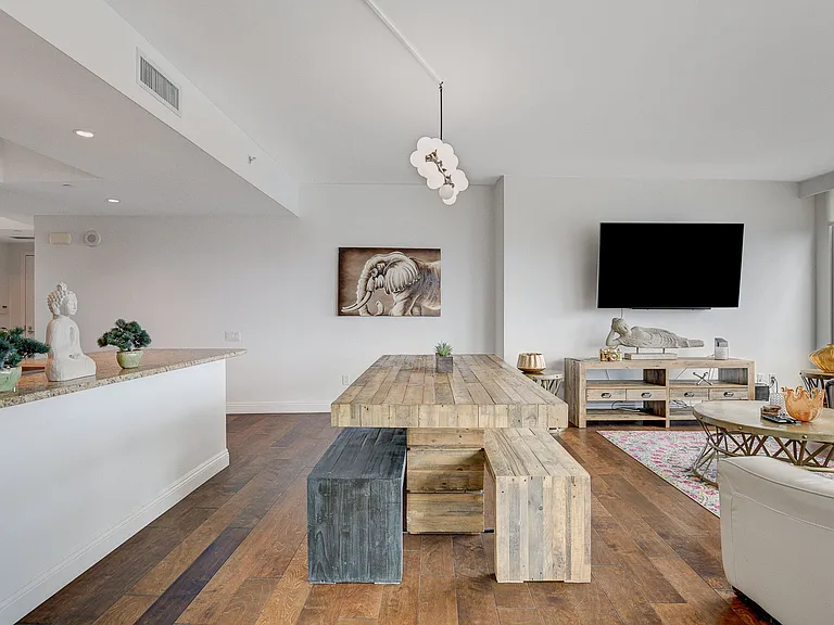 222 Karen Ave #4101 — Photo 8