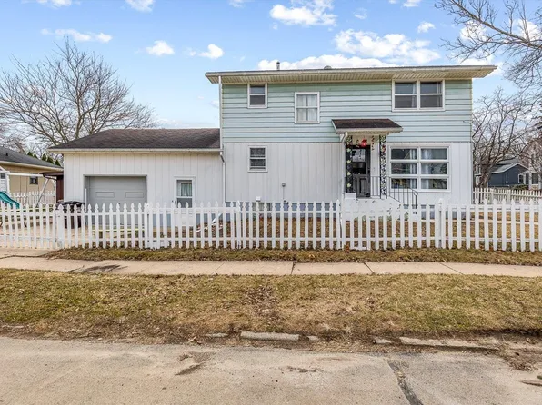 317 N Grove Ave, Freeport, IL 61032