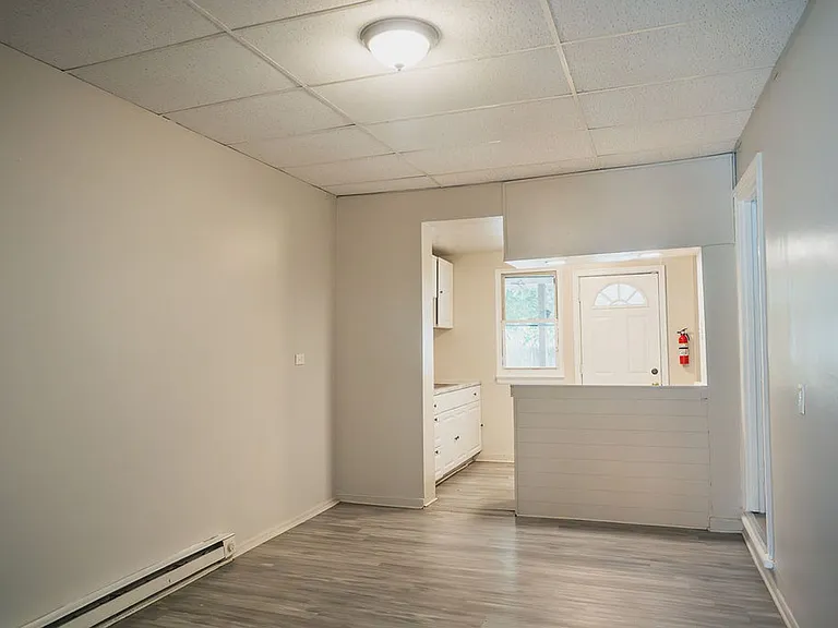 425 W Gordon St — Photo 11