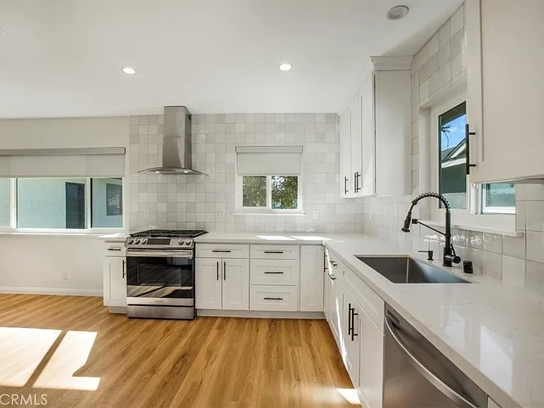 16329 Napa St — Photo 19