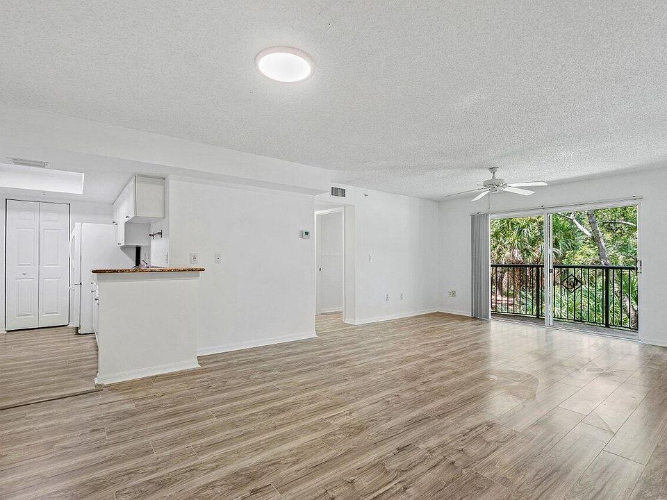 1st image of 400 Crestwood Court N #404