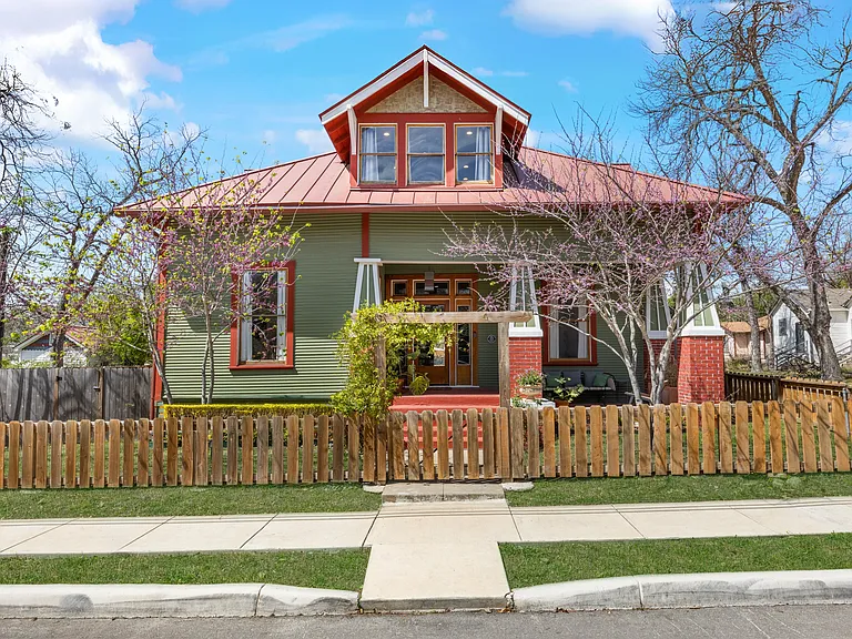 421 Spofford Ave — Photo 1