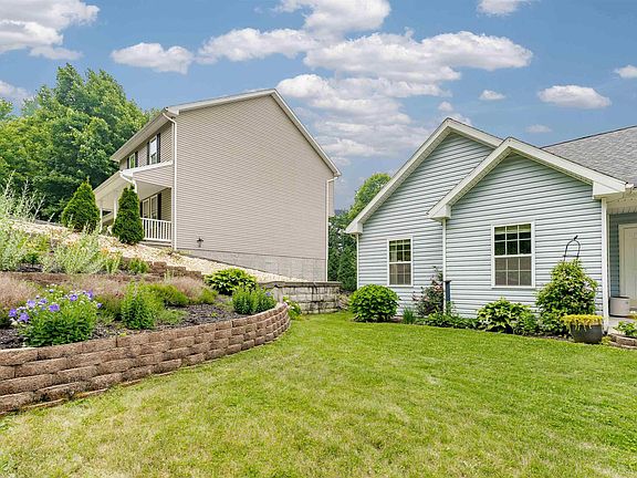 2nd image of 111 Victoria Falls Dr