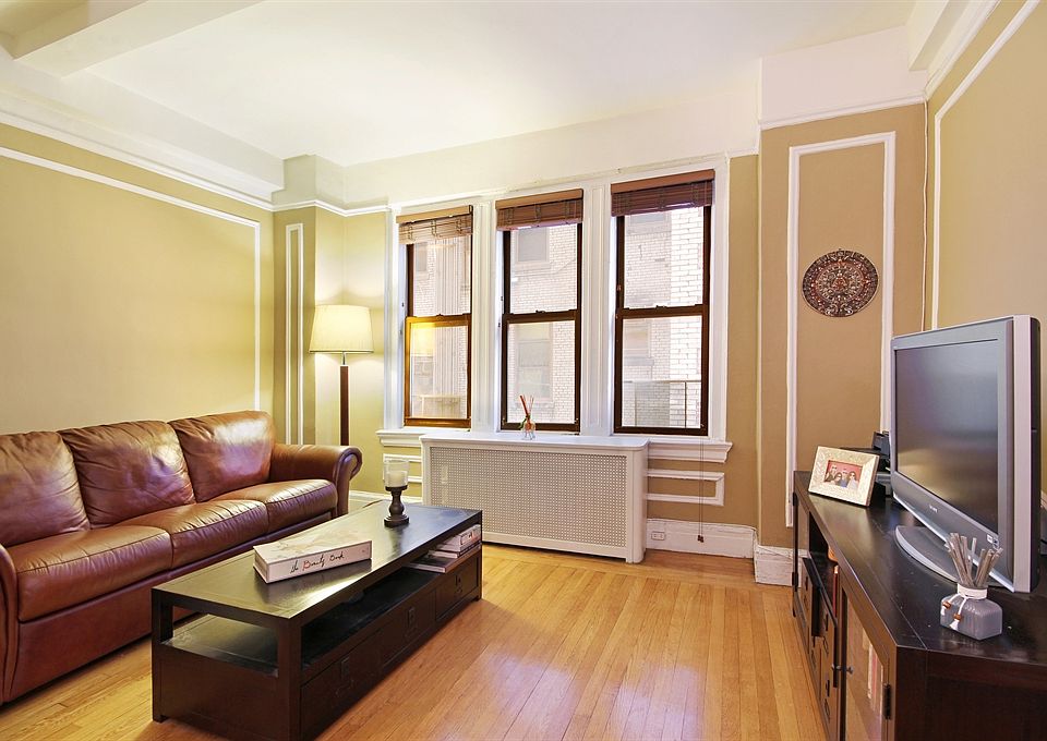 1st image of 157-163 E 72nd St #1A