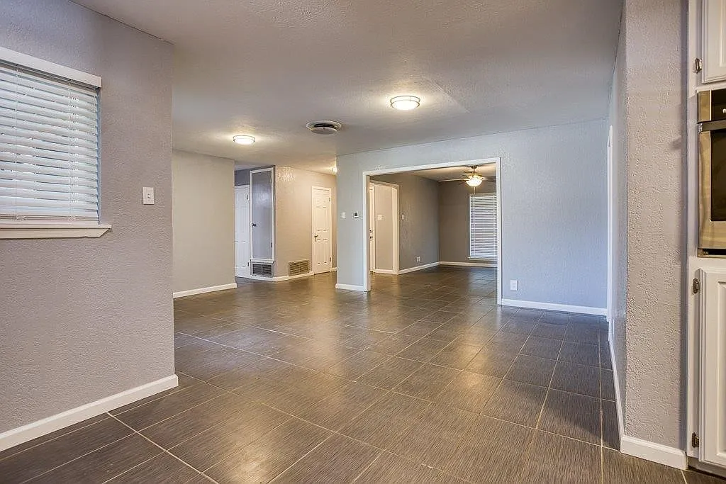 4 bed, 3.0 bath, 1971 sqft, $2,600 — Photo 2
