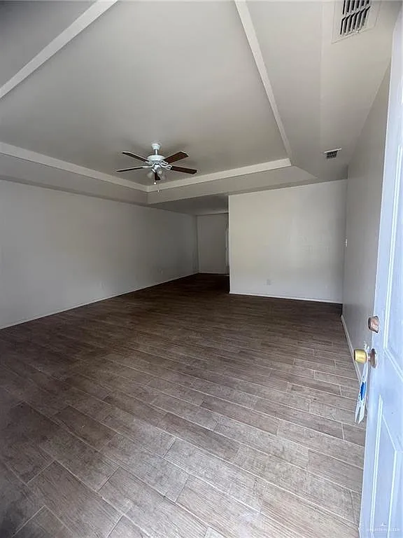 2 bed, 2.0 bath, 1050 sqft, $895 — Photo 2