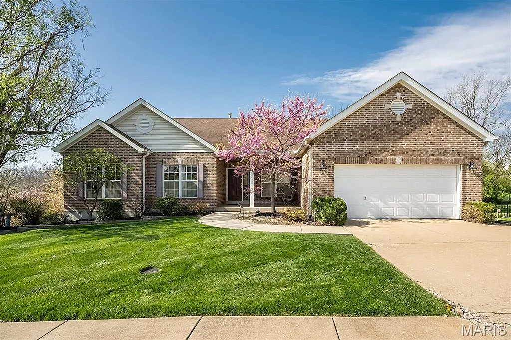 544 Oakwood Dr photo 1