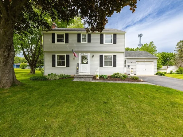 49 Lincolnshire Rd, Webster, NY 14580