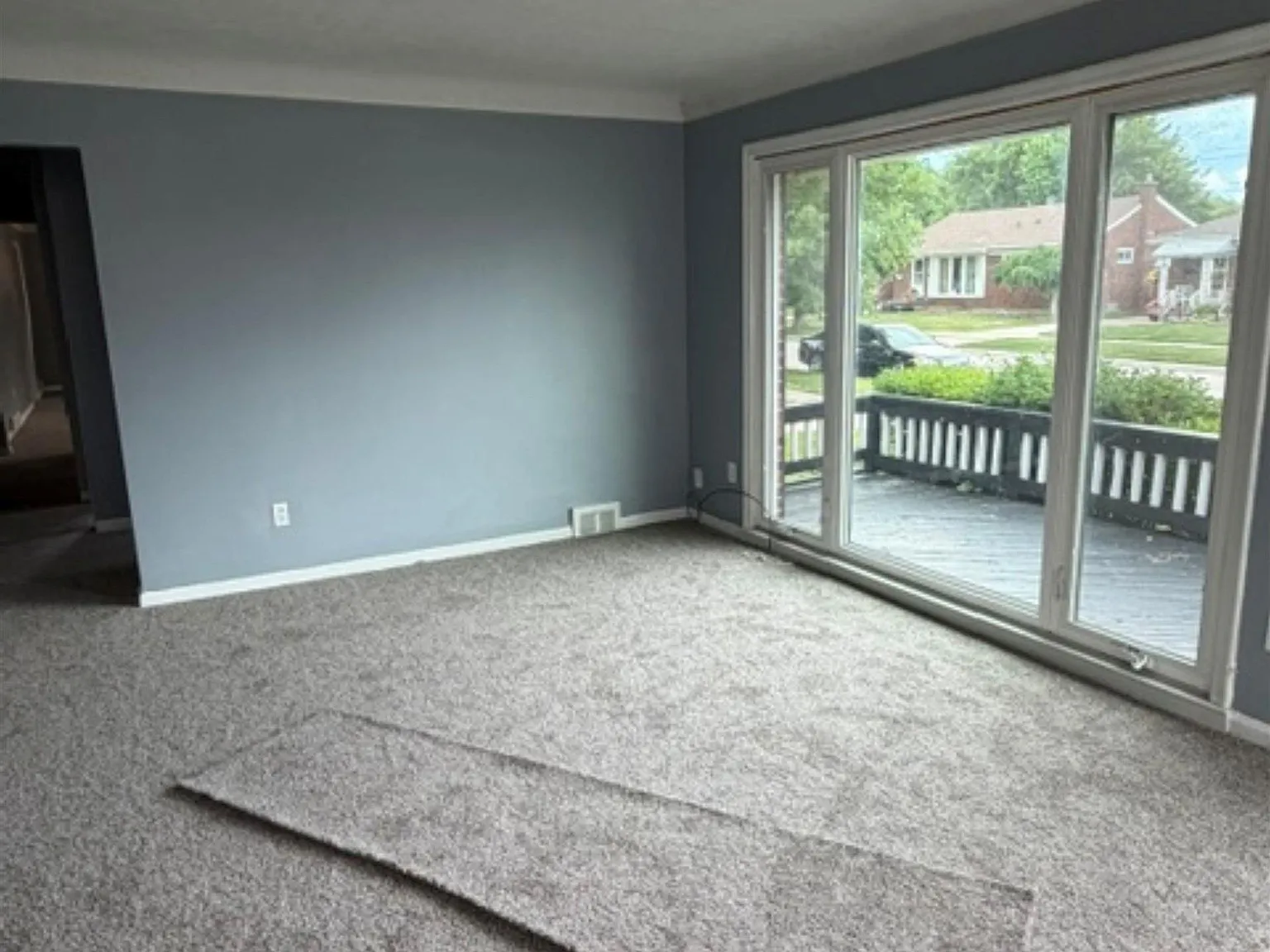 3 bed, 1.5 bath, 1900 sqft, $1,800 — Photo 2