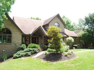 2095 Beech Grove Dr, Cincinnati, OH 45233