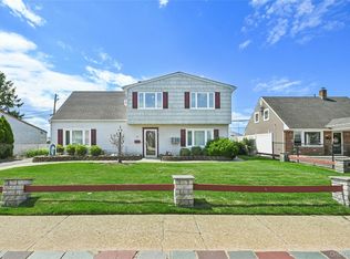 16 Sycamore Lane, Levittown, NY 11756