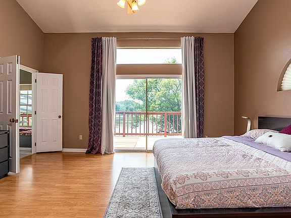 4th image of 1041 American Beauty St