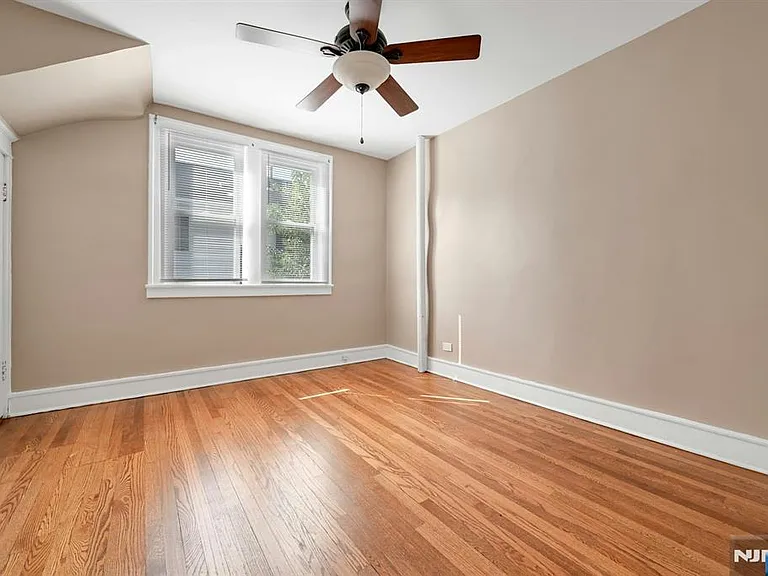 304 Midland Ave #1 — Photo 18