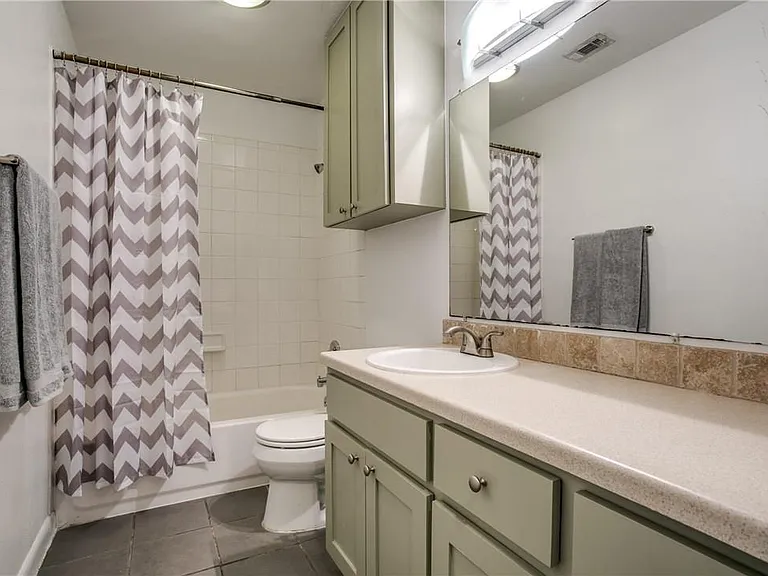 2313 La Casa Dr #B — Photo 17
