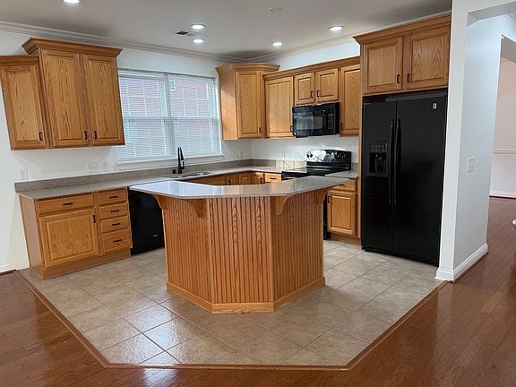 4th image of 15308 Royal Troon Ave #9